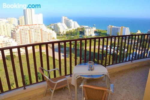 Espaçoso apartamento em Portimão. Terraço e piscina