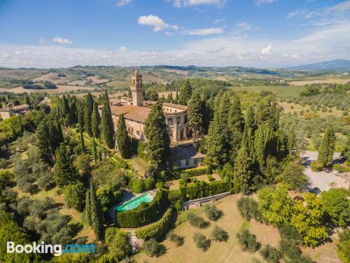 Appartement avec terrasse. Montagnana Val di Pesa à vos pieds!