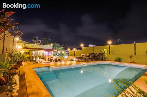 Apartamento con terraza y wifi en Calangute. ¡zona increíble!.