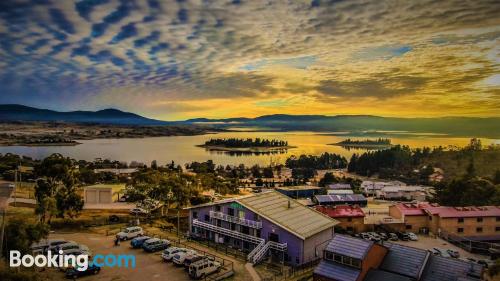 Welkom bij Jindabyne!, met terras.