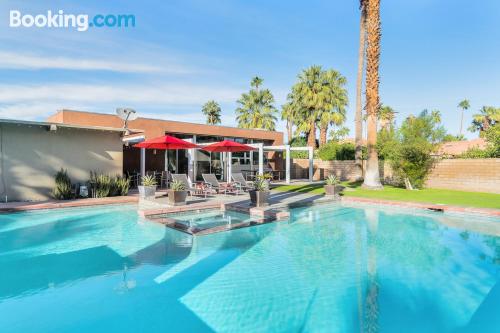 Énorme appartement à Palm Desert, idéal pour 5 personnes ou plus.