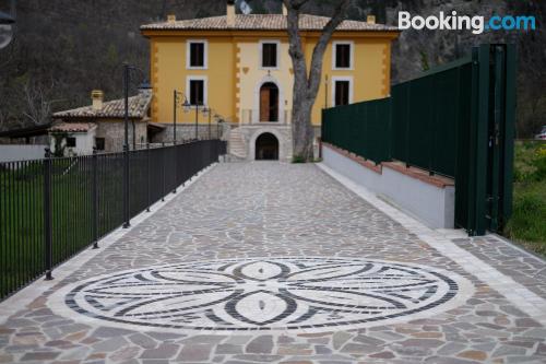 Caramanico Terme à vos pieds. Avec terrasse!