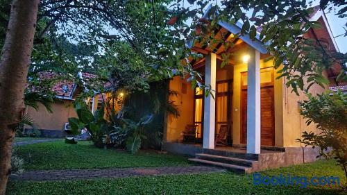 Appartement à Sigiriya. Terrasse et Internet!