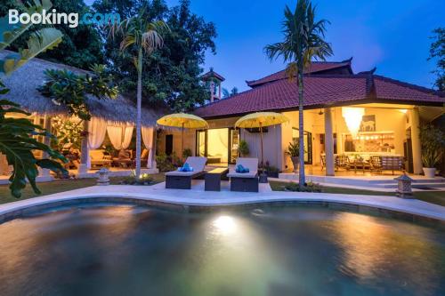 Apartamento para 5 ou mais em Seminyak. Terraço e piscina.