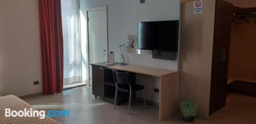 Apartamento com terraço e Internet em Modena