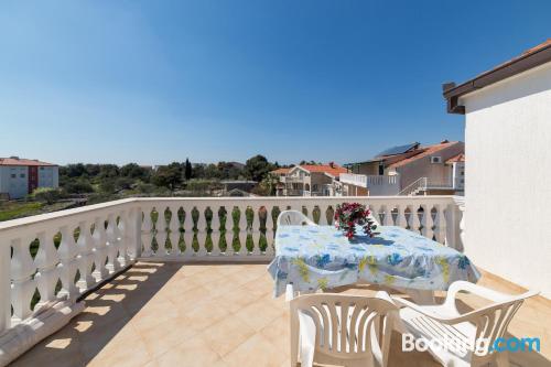 Appartement avec terrasse. Idéal!