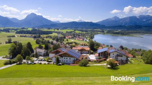 Apartamento con piscina, vistas y internet