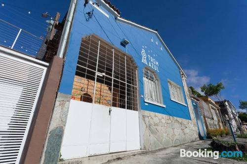 Apartamento con internet y terraza