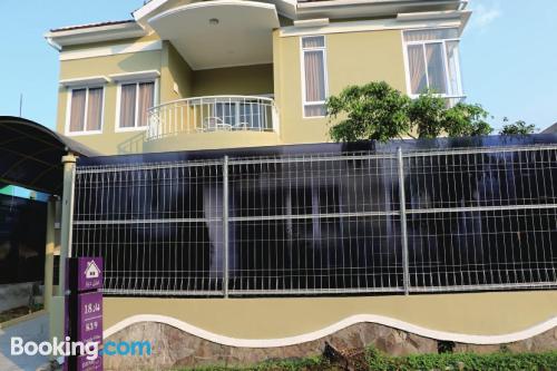 Gigante apartamento con terraza y internet