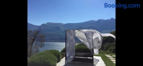 Tremosine Sul Garda à vos pieds. Terrasse et Internet!