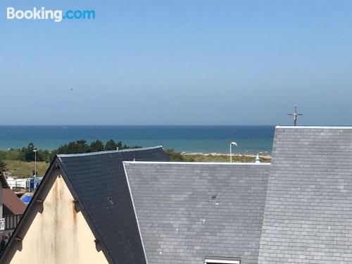 Klein appartement in Courseulles-sur-Mer. Goed gelegen!