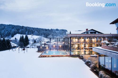 Appartement avec piscine. À Oberstaufen