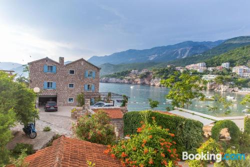 21m2 Apt in Sveti Stefan. Internet und Terrasse