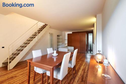 Breed appartement em Bergamo. Verwarming en internet