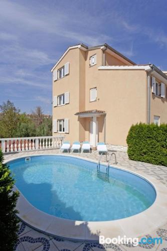 Appartement avec terrasse. Vinkuran à vos pieds