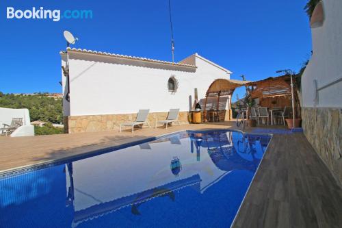 Énorme appartement à Benissa. Terrasse et Wifi!