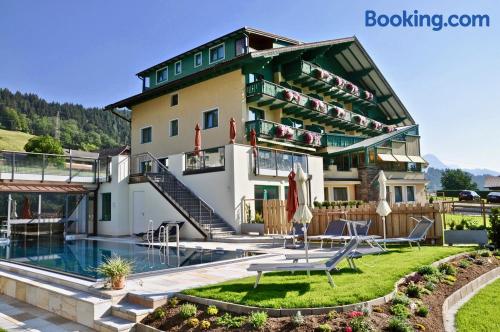 Apartamento con terraza y wifi en Schladming. ¡Piscina!