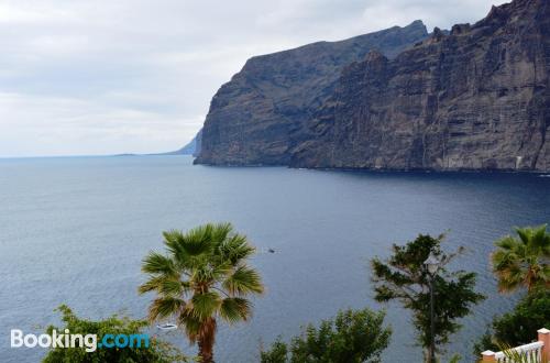 Santiago del Teide à vos pieds!. Terrasse!.