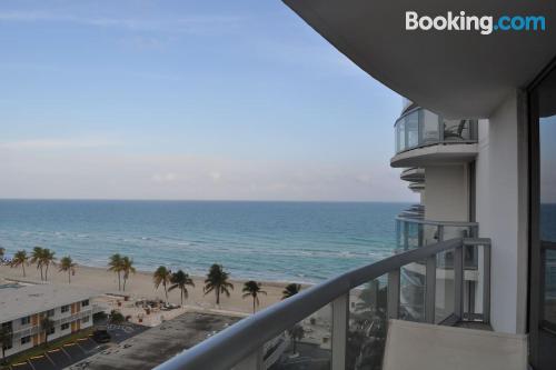 Apartamento con piscina y aire acondicionado en Sunny Isles Beach