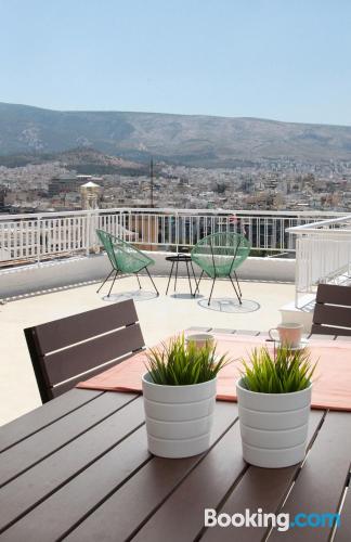 Cuco apartamento en Atenas con terraza y wifi