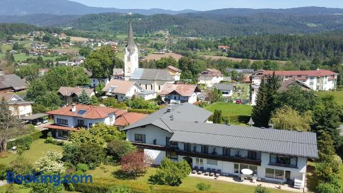 Wohnung mit Terrasse und w-lan. In Velden am Wörthersee