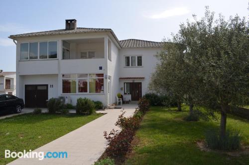 Spacieux appartement à Baška. Avec l'air concdetionné!