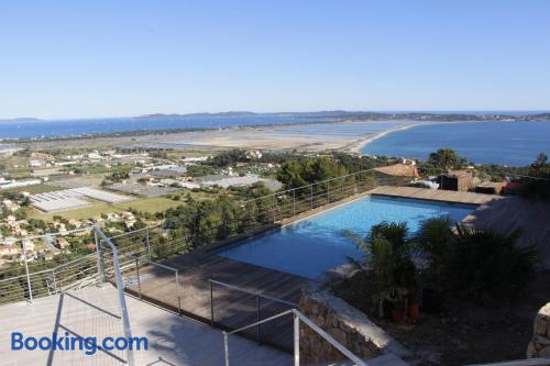 ¡perfecto para familias! con piscina.