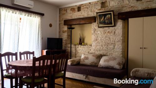 Spacieux appartement avec 2 chambres. À Novigrad Istria