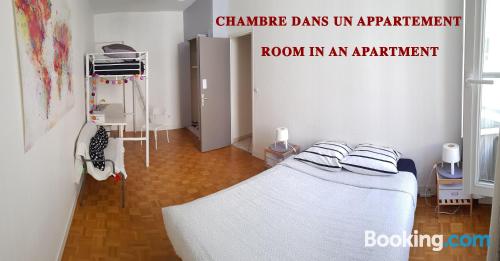 Apartamento com Internet, numa posição central de Caen