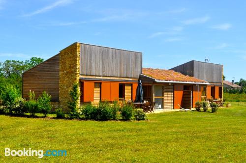 Apartamento con piscina y conexión a internet