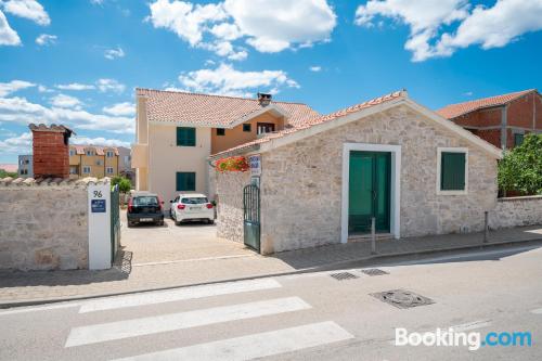 Vodice, en bonne position. Terrasse!