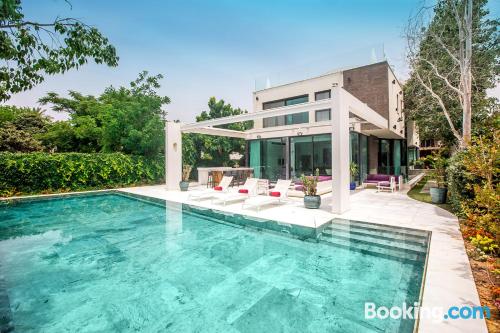 Appartamento con piscina e terrazza, a Herzliyya B.