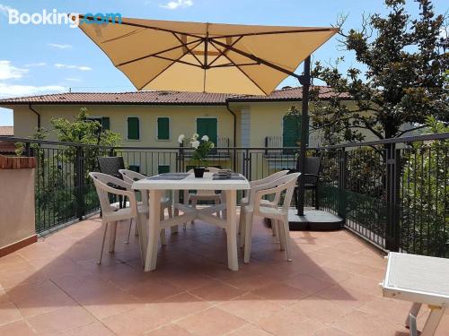 Appartement à Salò. Terrasse et Internet!