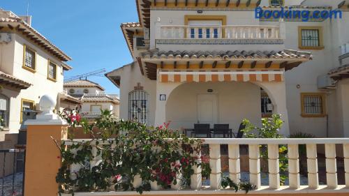 Spacieux appartement avec trois chambres. Terrasse!