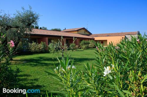 Apartamento com piscina e ar em Bardolino