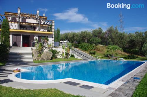 Appartamento con piscina e terrazza, a Barcellona Pozzo di Gotto.