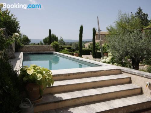 Appartamento con terrazza e piscina. Gordes per voi!