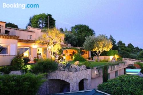 Appartement avec piscine et terrasse, avec l'air!