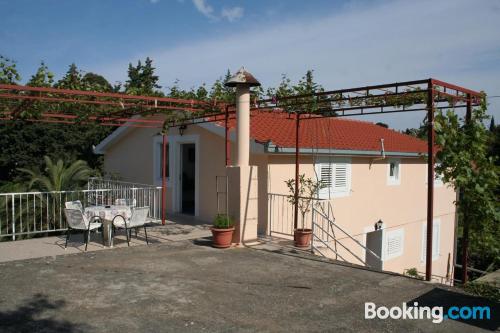 Apartamento para parejas en Trpanj. Buena zona, internet.