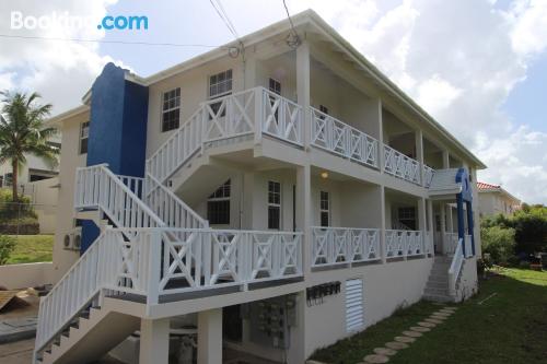 One bedroom apartment in Saint James convenient for couples