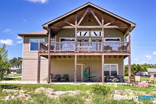 Géant appartement parfait pour les groupes. À Canyon Lake.