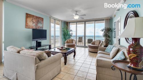 Apartamento com internet em Pensacola Beach.