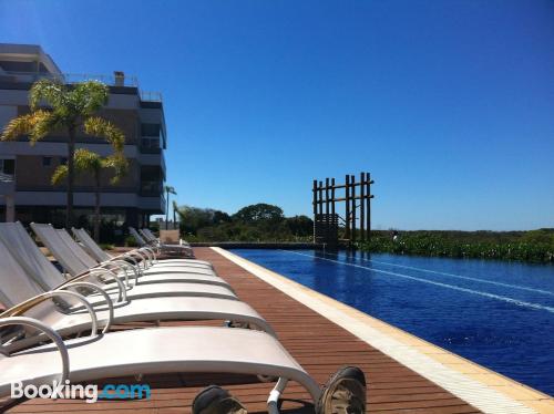 Apartamento con piscina y wifi