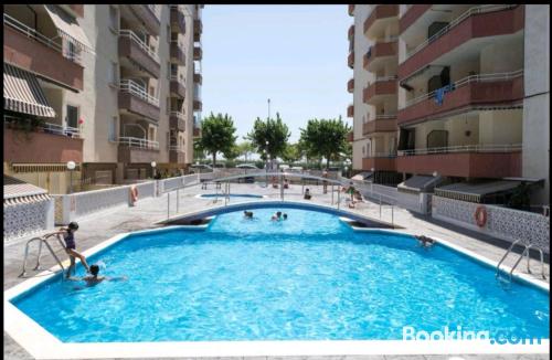 Apartamento no centro da cidade. Piscina e terraço.