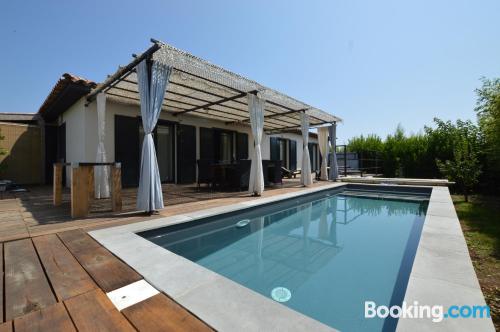 Apt mit pool und terrasse. In Santa-Lucia-di-Moriani.