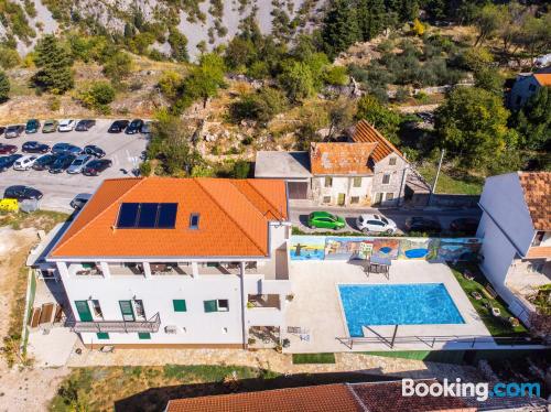 Apartamento com piscina, perto de todas as atrações de Imotski.