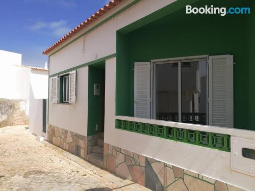 Apartamento de dos habitaciones en Vila do Bispo con vistas y conexión a internet