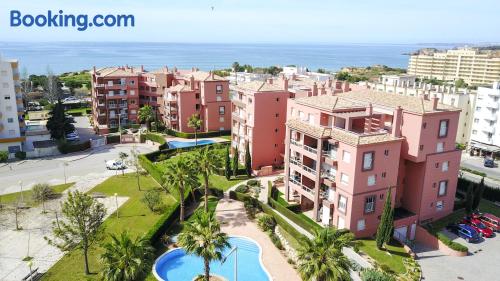 Appartement avec piscine. Terrasse et Internet!