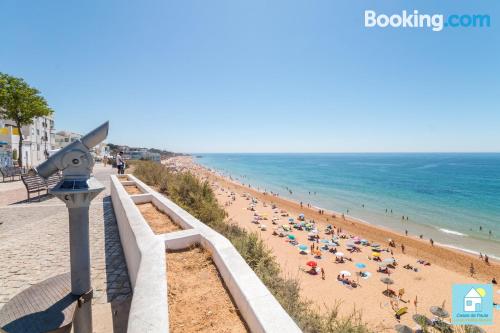 Apartamento de 120m2 en Albufeira con vistas y internet.