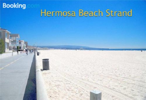 Apartamento en Hermosa Beach con terraza.